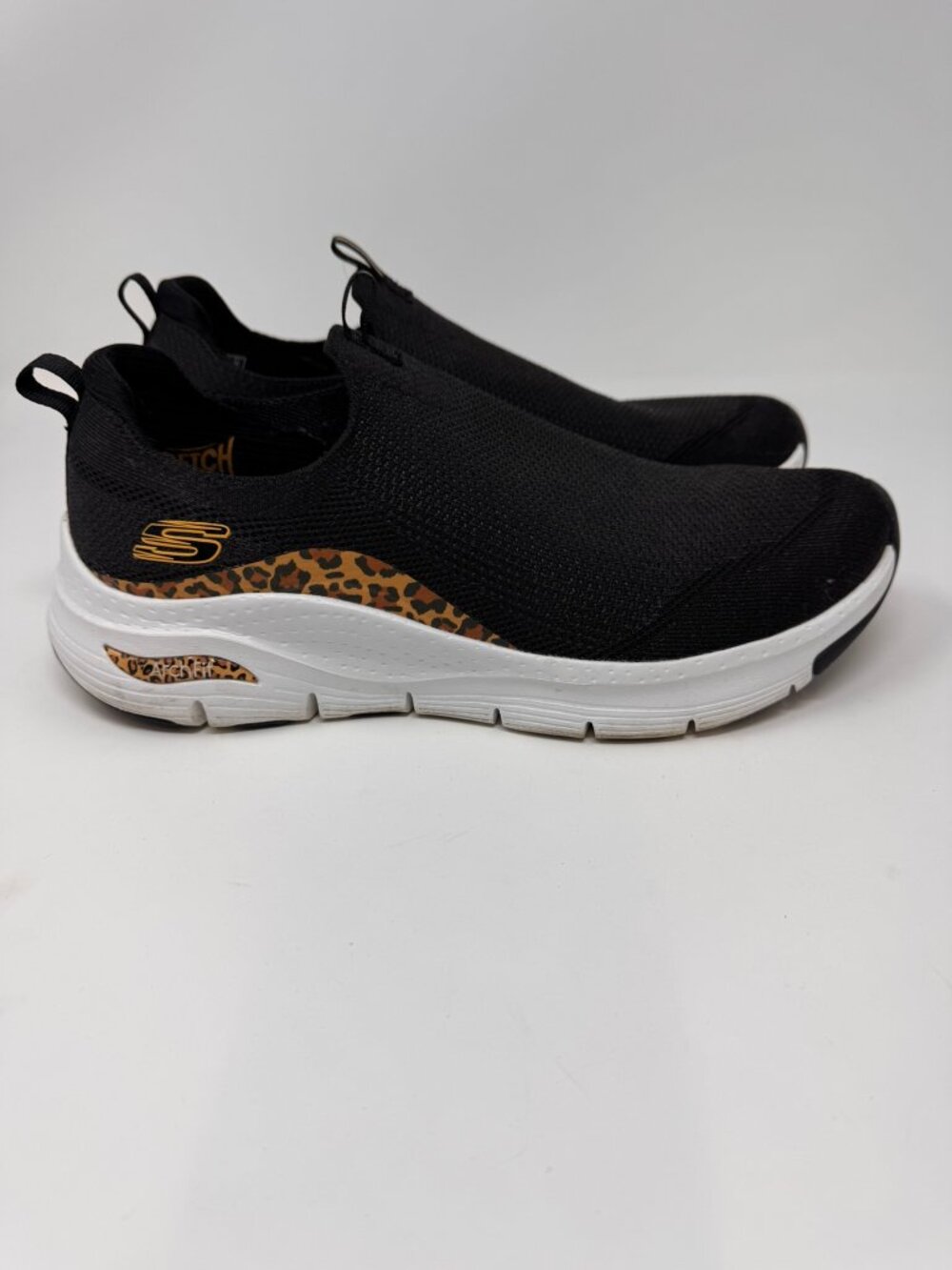 SKECHERS WOMENS LEPORD ARCH FIT SIZE 10